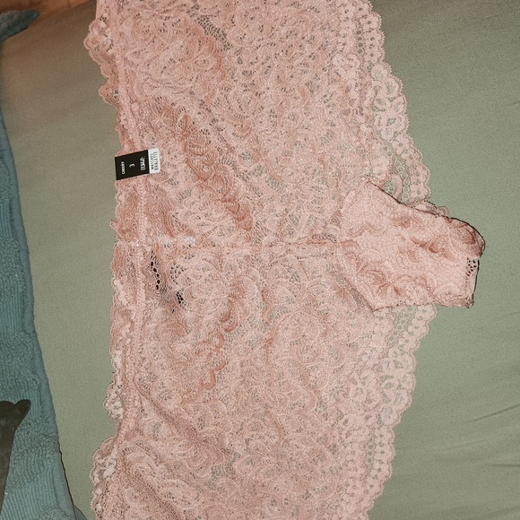 Intimate - Picture 2 of 4